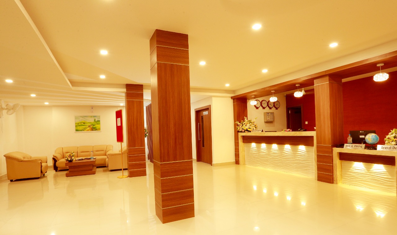 Geminy Tourist Home reception desk and warm lobby interior